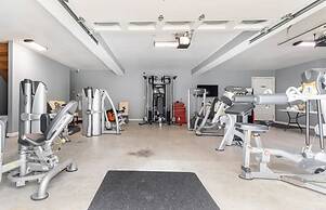 IAH SPHERIC Mini-mansion