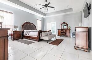 IAH SPHERIC Mini-mansion