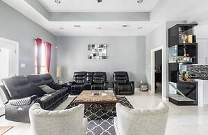 IAH SPHERIC Mini-mansion