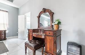 IAH SPHERIC Mini-mansion