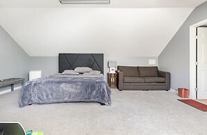 IAH SPHERIC Mini-mansion