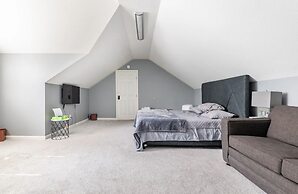 IAH SPHERIC Mini-mansion