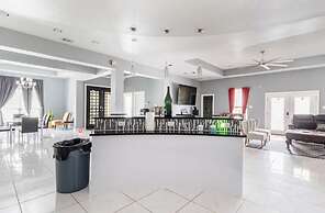 IAH SPHERIC Mini-mansion