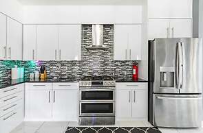 IAH SPHERIC Mini-mansion