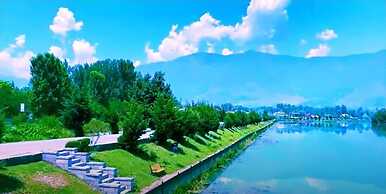 Kashmir Holiday Resort