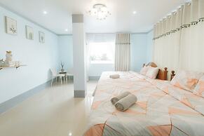 Marina Breeze Resort