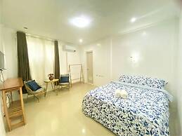 Marina Breeze Resort