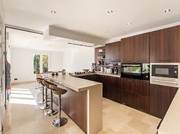 Belvilla by OYO Casa Osita