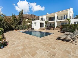 Villa in Granada With Sea Views & Pool