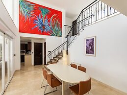 Villa in Granada With Sea Views & Pool