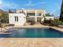 Villa in Granada With Sea Views & Pool