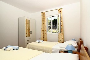 Apartments Dubreta - Superior Two Bedroom Apartment With Balcony