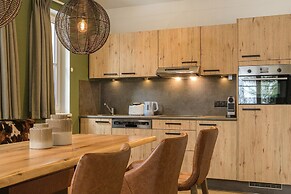 Beautiful Apartment in Viehhofen With hot tub