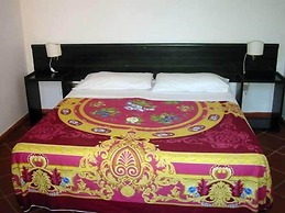 Belvilla by OYO Appealing Apartment With Pool