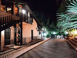 Belvilla by OYO Appealing Apartment With Pool