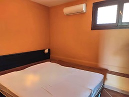 Belvilla by OYO Appealing Apartment With Pool