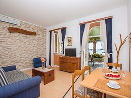 Apartments Vidak - One Bedroom Apartment With Terrace and Sea View -