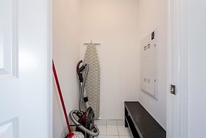 Breathtaking City Views Spacious Fully Furnished Condo - Sleeps 6, Fre