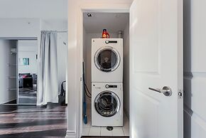 Breathtaking City Views Spacious Fully Furnished Condo - Sleeps 6, Fre