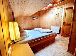 Apartment Near the Gondelbahn With Shared Pool