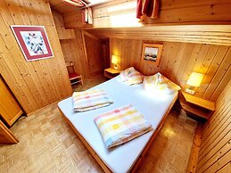 Apartment Near the Gondelbahn With Shared Pool