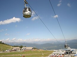 Apartment Near the Gondelbahn With Shared Pool