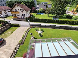 Apartment Near the Gondelbahn With Shared Pool