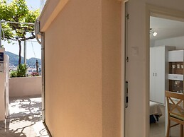 Apartment Meet & Greet- Studio Apartment With Terrace and Sea View