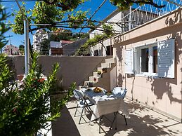 Apartment Meet & Greet- Studio Apartment With Terrace and Sea View