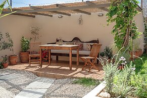 the House by the sea Beach Holiday Villa for Families up 8-9 Persons