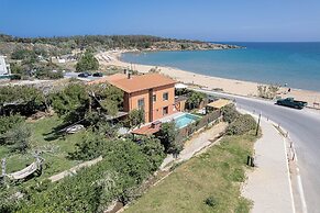 the House by the sea Beach Holiday Villa for Families up 8-9 Persons