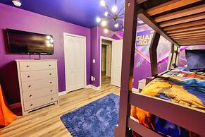 Paradise By The Parks 9 Bedroom Home by Redawning