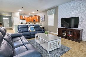 Paradise By The Parks 9 Bedroom Home by Redawning