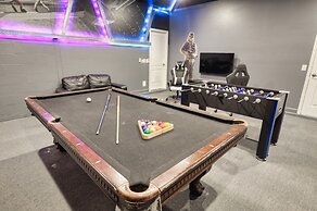 Paradise By The Parks 9 Bedroom Home by Redawning