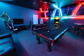 Paradise By The Parks 9 Bedroom Home by Redawning