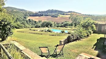 Umbrian Farmhouse Retreat With Private Pool and Garden