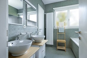 Luxury Apartment With Smart TV Free Parking Large Garden