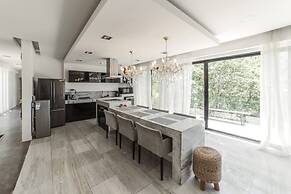 Bh78 Vip Penthouses Immersive Magic Experience