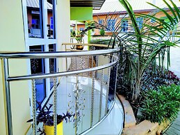Renajoe Exclusive Centre
