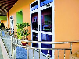 Renajoe Exclusive Centre