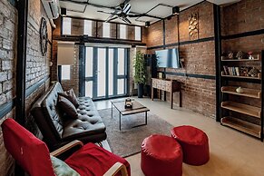 Luxury Industrial Flat 5 Mins From Nimman