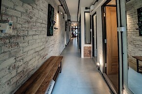 Luxury Industrial Flat 5 Mins From Nimman