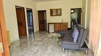 Beautiful Bungalow With Shared Outdoor Pool and 2 km From the Sandy Be