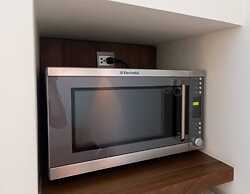 Stunning 80m2 Sea View Apartment, 1-min To Beach