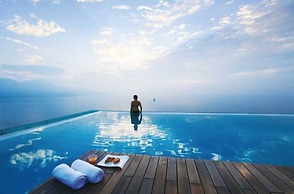 Stunning 80m2 Sea View Apartment, 1-min To Beach