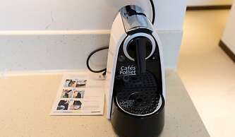 Stunning 80m2 Sea View Apartment, 1-min To Beach