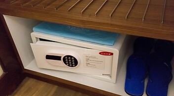 Stunning 80m2 Sea View Apartment, 1-min To Beach