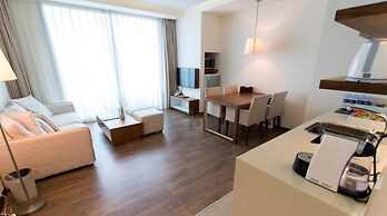 Stunning 80m2 Sea View Apartment, 1-min To Beach