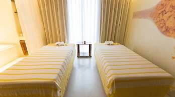 Stunning 80m2 Sea View Apartment, 1-min To Beach