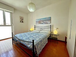 Cozy sea View Apartment